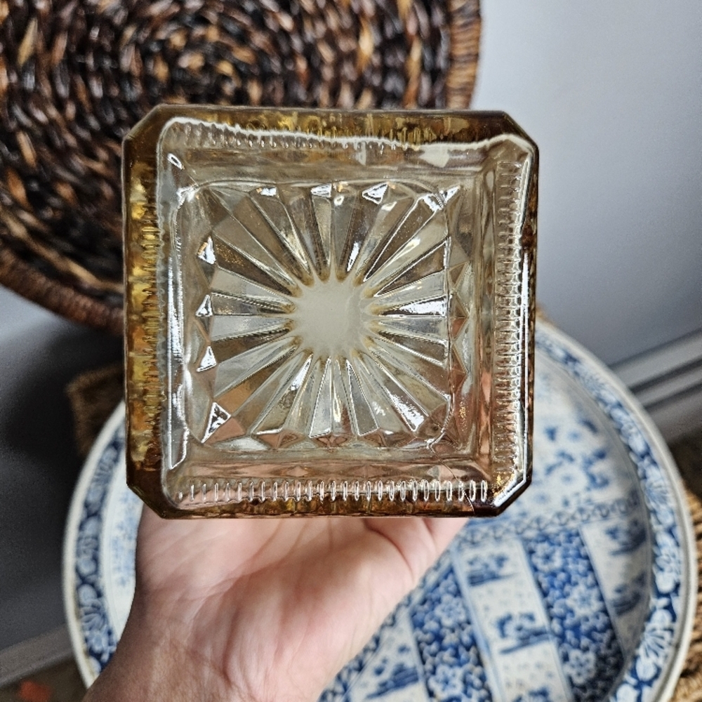 Vintage Whiskey Glass Decanter Diamond Cut Light Amber Color 9.5" - Picture 4 of 10
